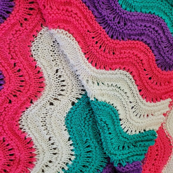 Hand-made Colorful Wave Pattern blanket - Picture 2 of 8